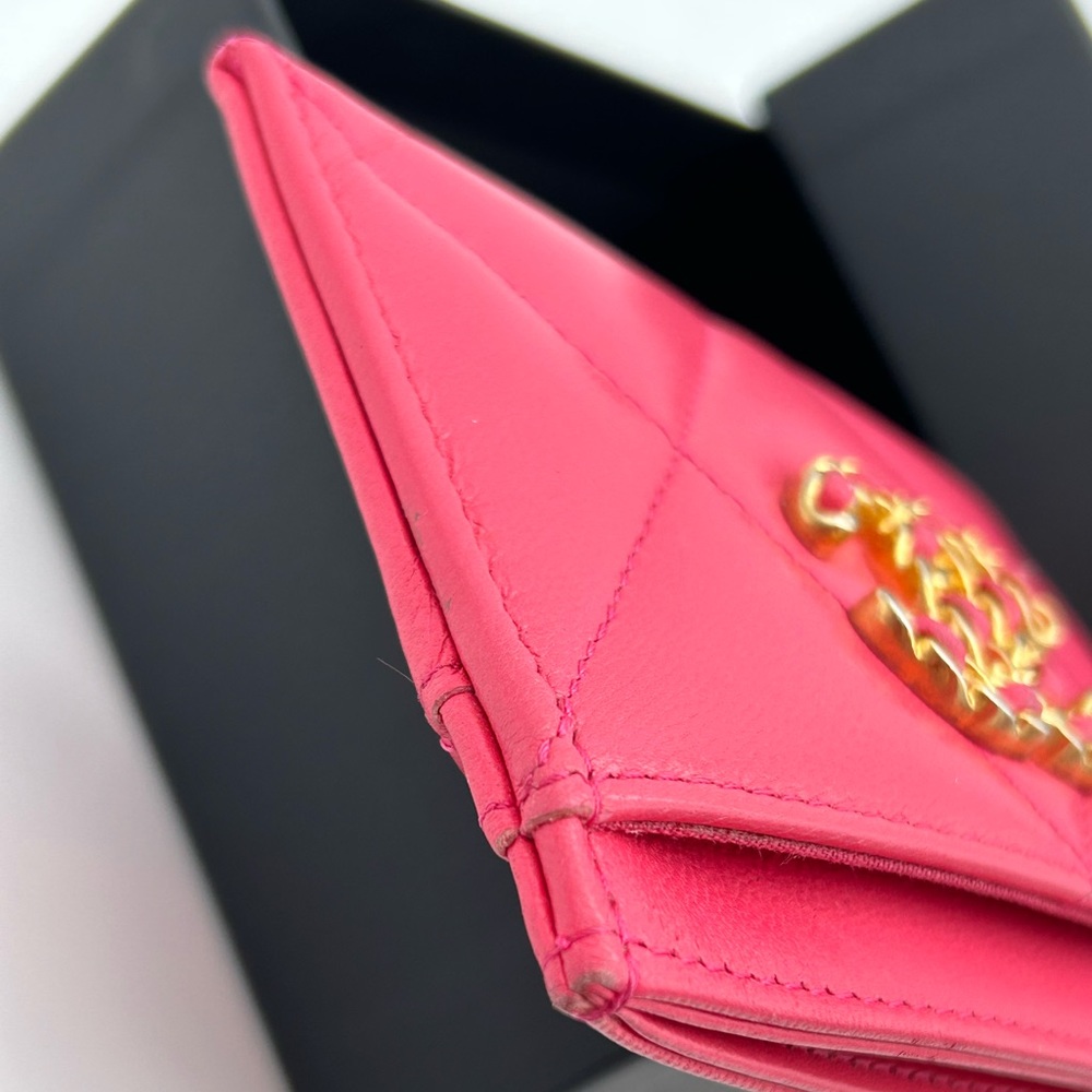 (SOLD) Chanel Lambskin Quilted Chanel 19 Card Holder Rose - Picture 7 of 16